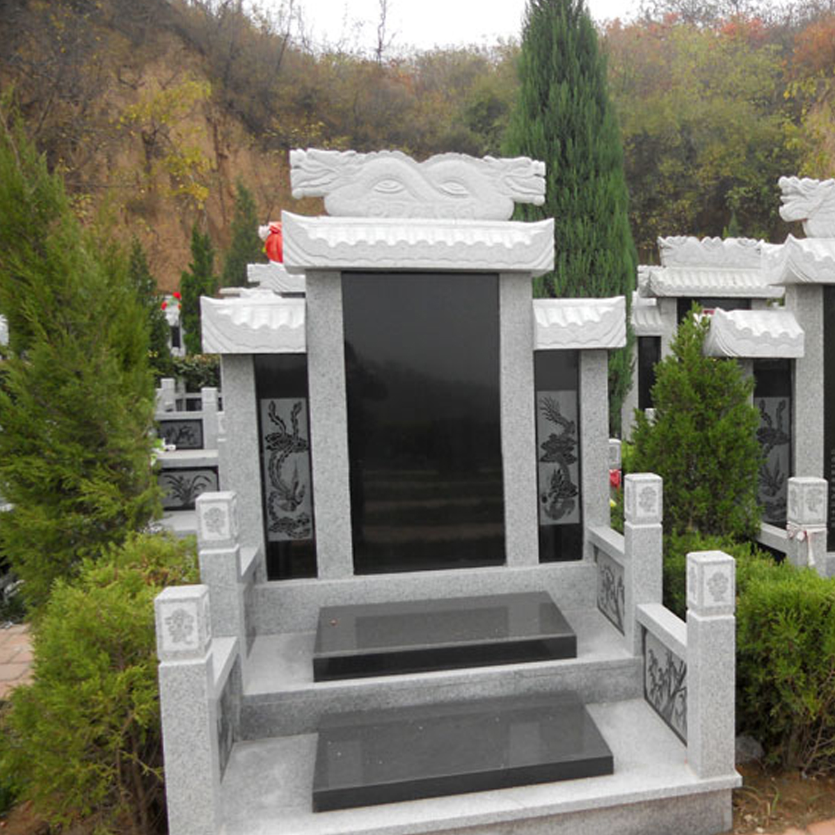 家庭墓小两代